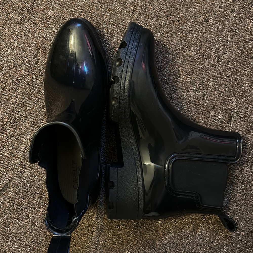 CAPPELLI New York Ladies Jodhpur Rain Boot with Shiny Upper and Elastic Gores